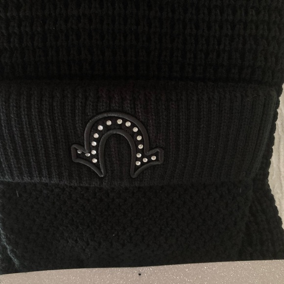 True Religion Black Knit Logo Beanie & Scarf Set One Size - Picture 5 of 9